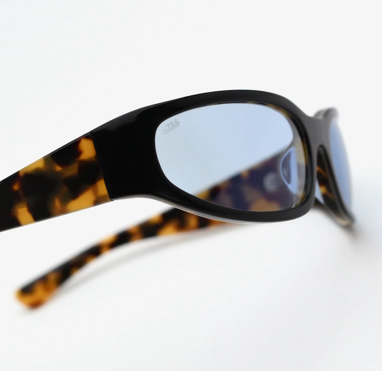 AKILA LA / Veil black×blue