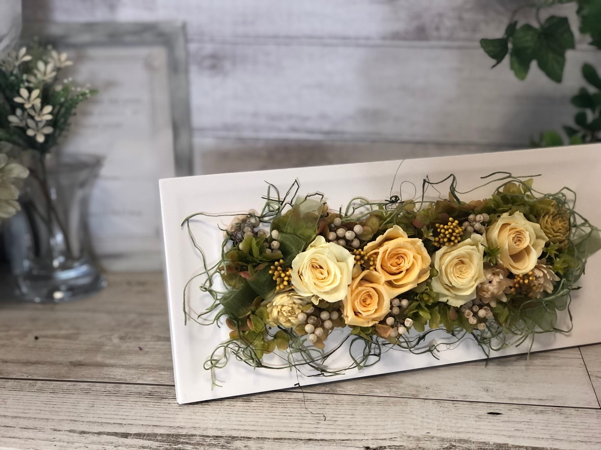 コピー：プリザーブドフラワーフレームアレンジ ホワイトフレーム