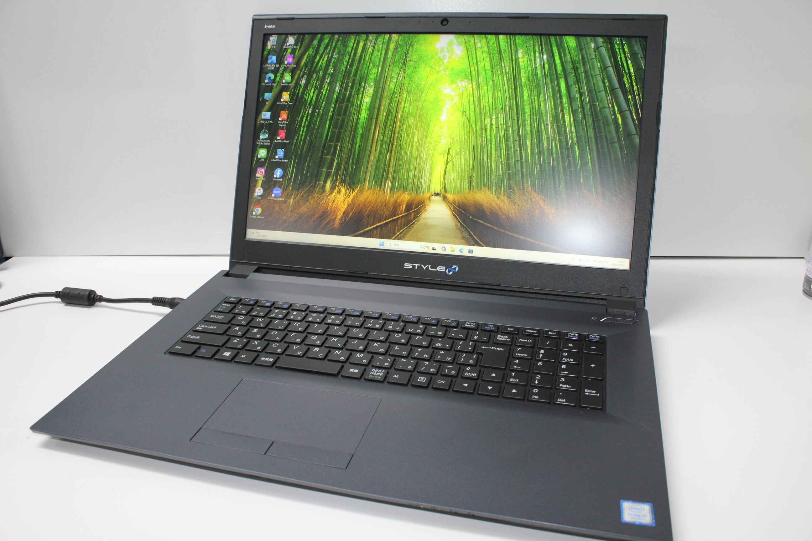 中古ノートPC】Dell〈Inspiron 5570〉第8世代Core i5/SSD256GB/メモリ