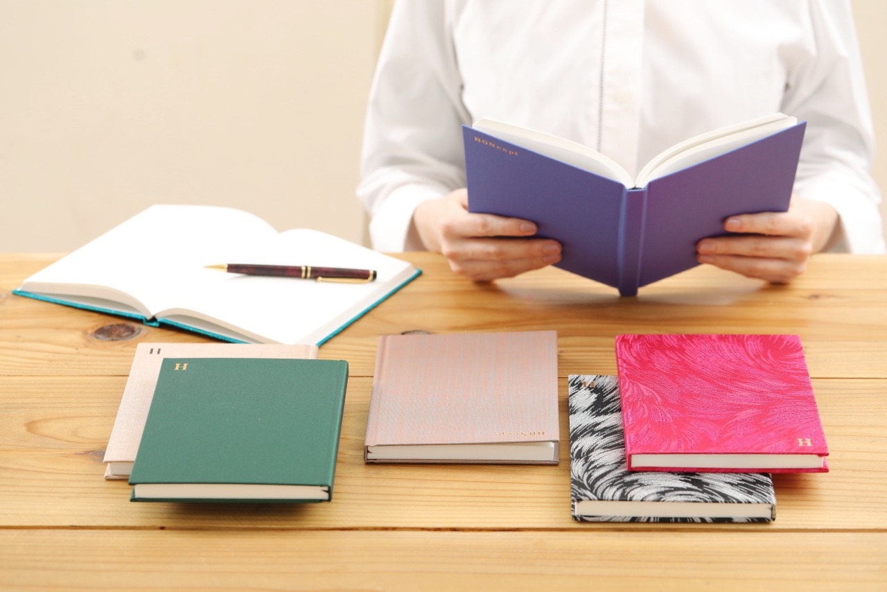 【HONcept】テキスタイルノート Costume fabric（衣装）　宮下織物　10　Gold Red（ゴールド レッド）