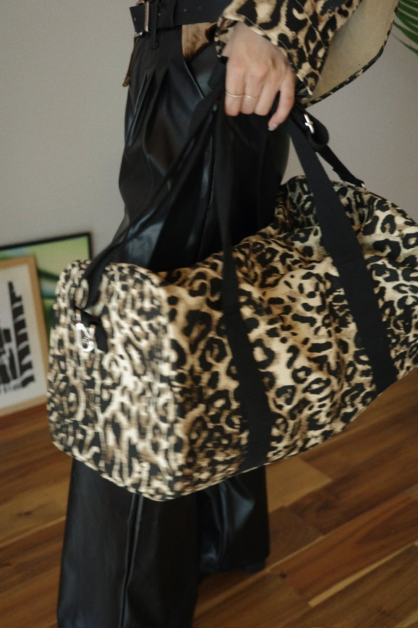 sister jane】Conrad Leopard Holdall Bag | osrsofficial