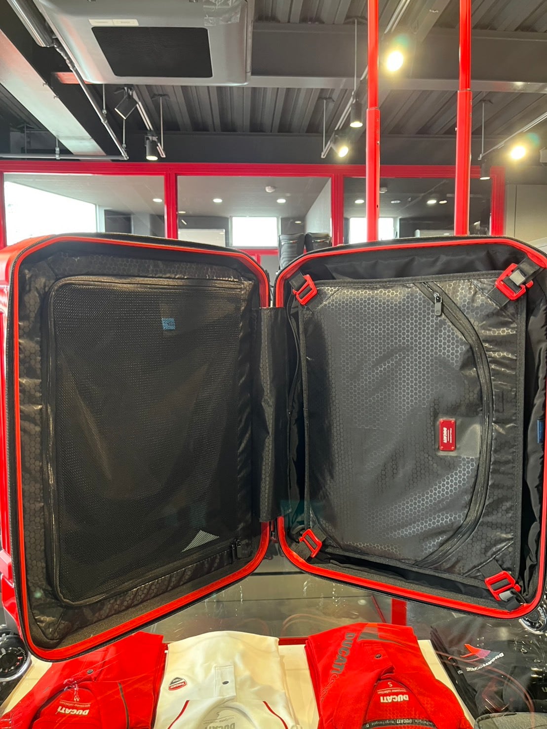 D-Piquadro（キャリーケース） | ドゥカティ千葉セントラル