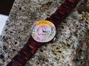 押花向日葵と金箔、和紙の千代紙をフレームにした銘木紫檀の腕時計