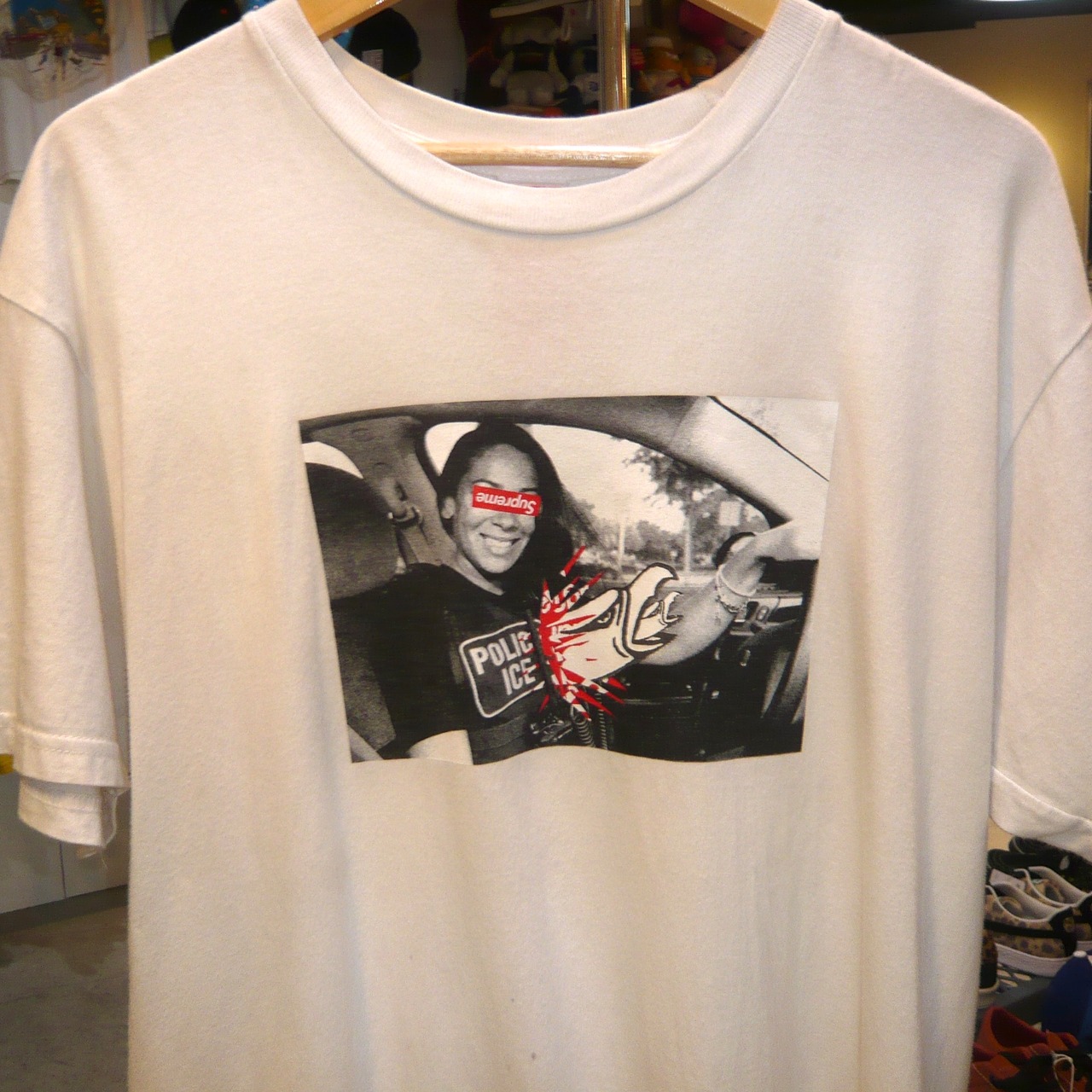 00s SUPREME ANTI HERO Tシャツ