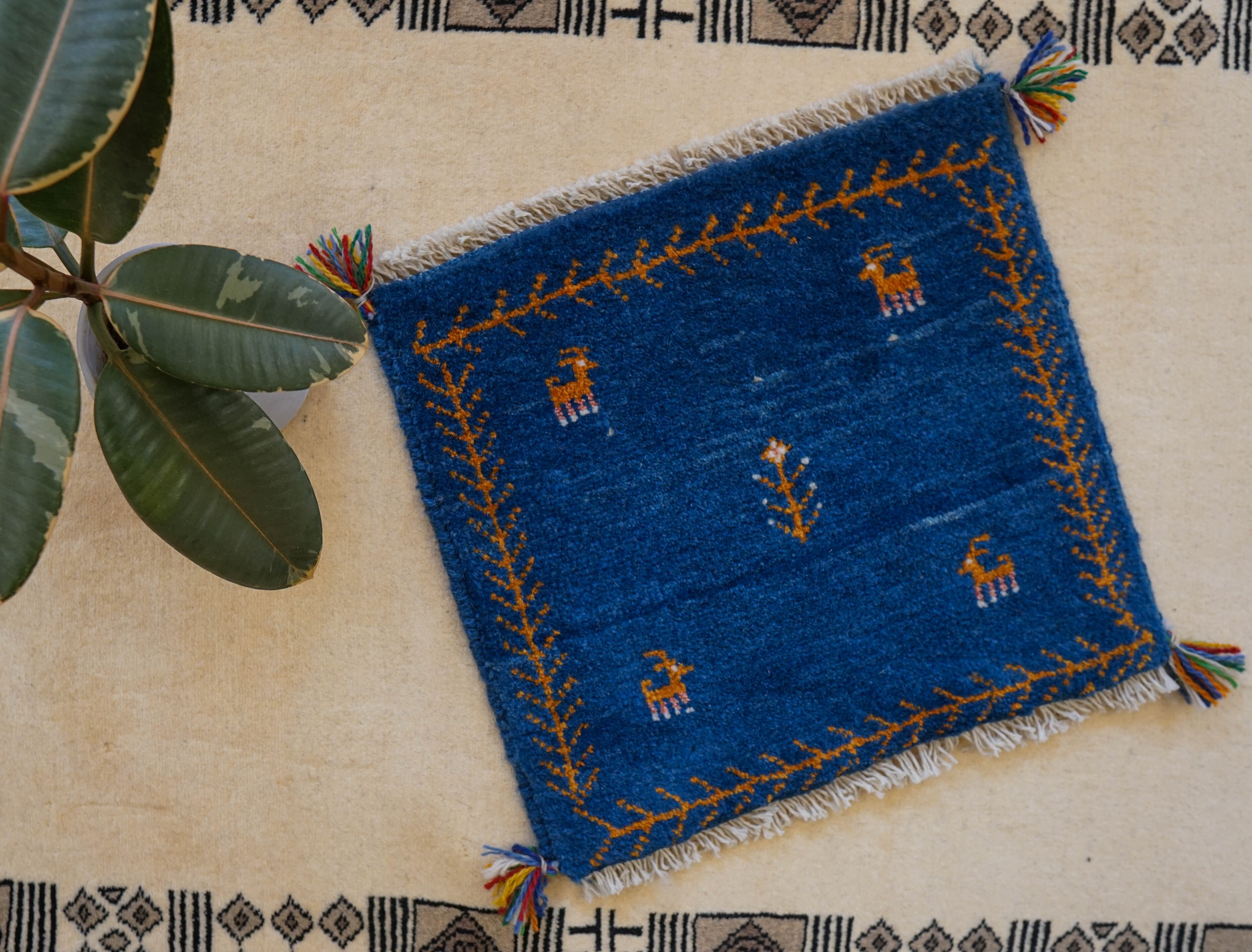 40×40cm【ペルシャ絨毯 手織りギャッベ】アマレ族ギャッベ ギャベ 名