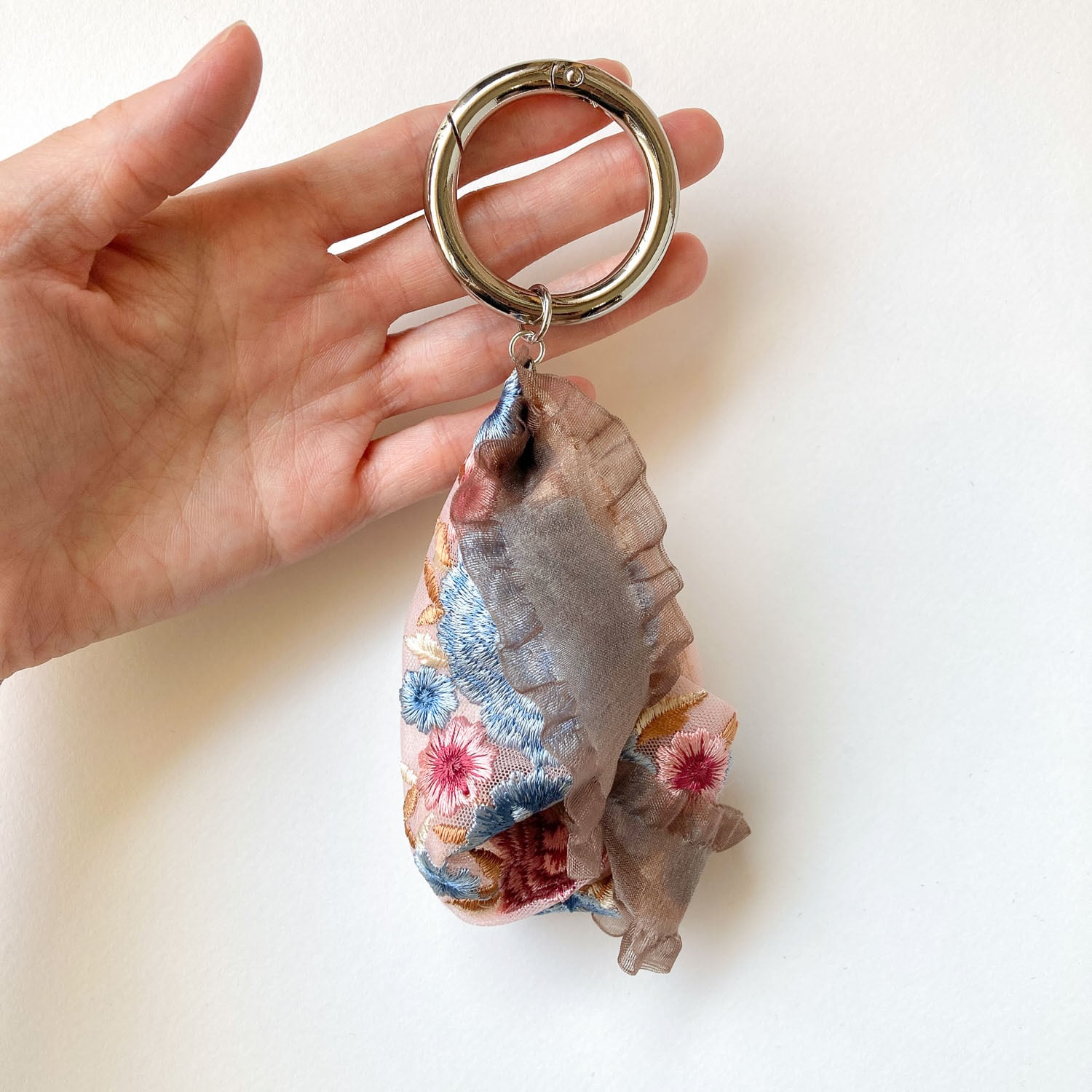 インド刺繍リボンのバッグチャーム | Dua-アクセサリーパーツショップ