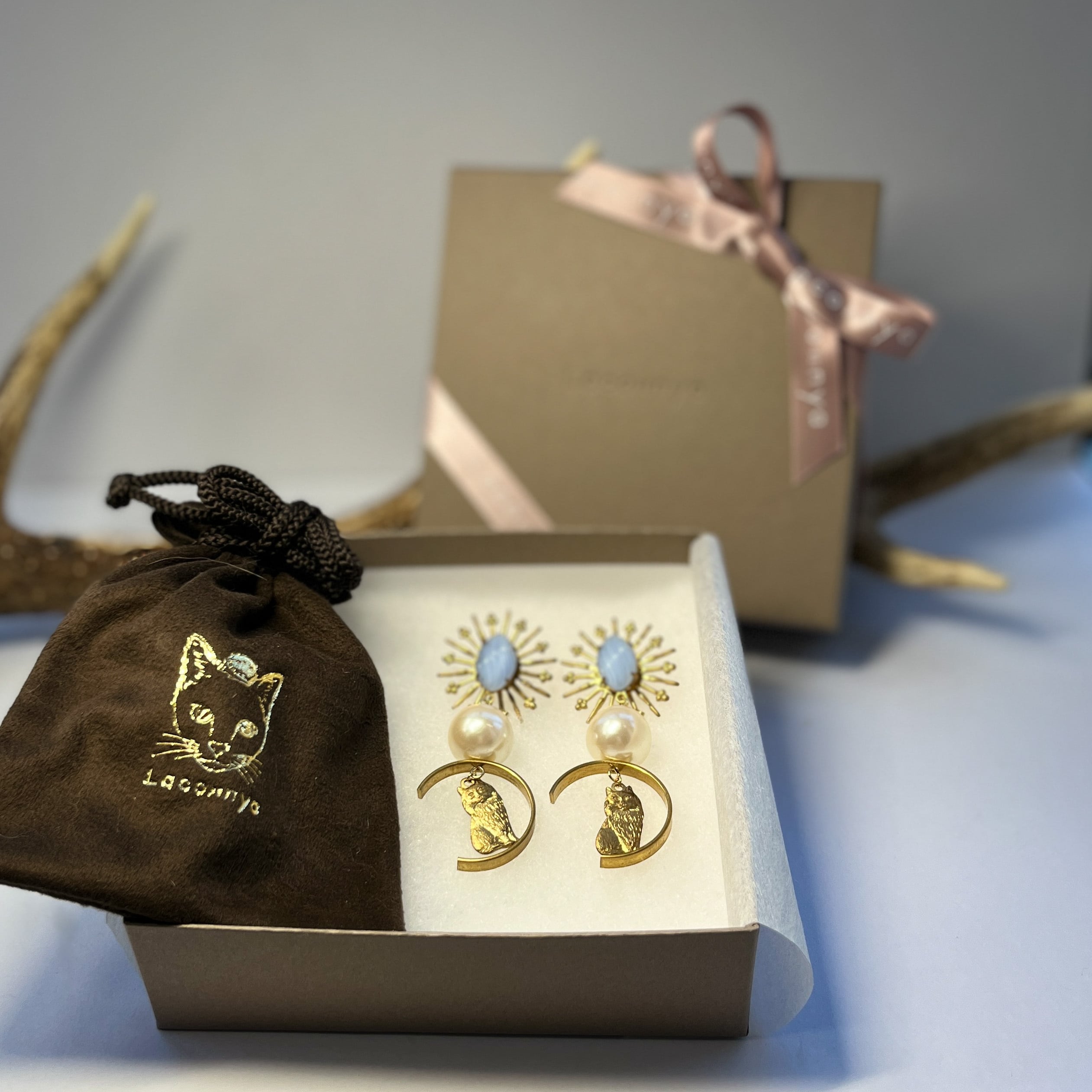 ねこのきもちWEBに紹介されました！】太陽とお月様 水色 ヴィンテージ