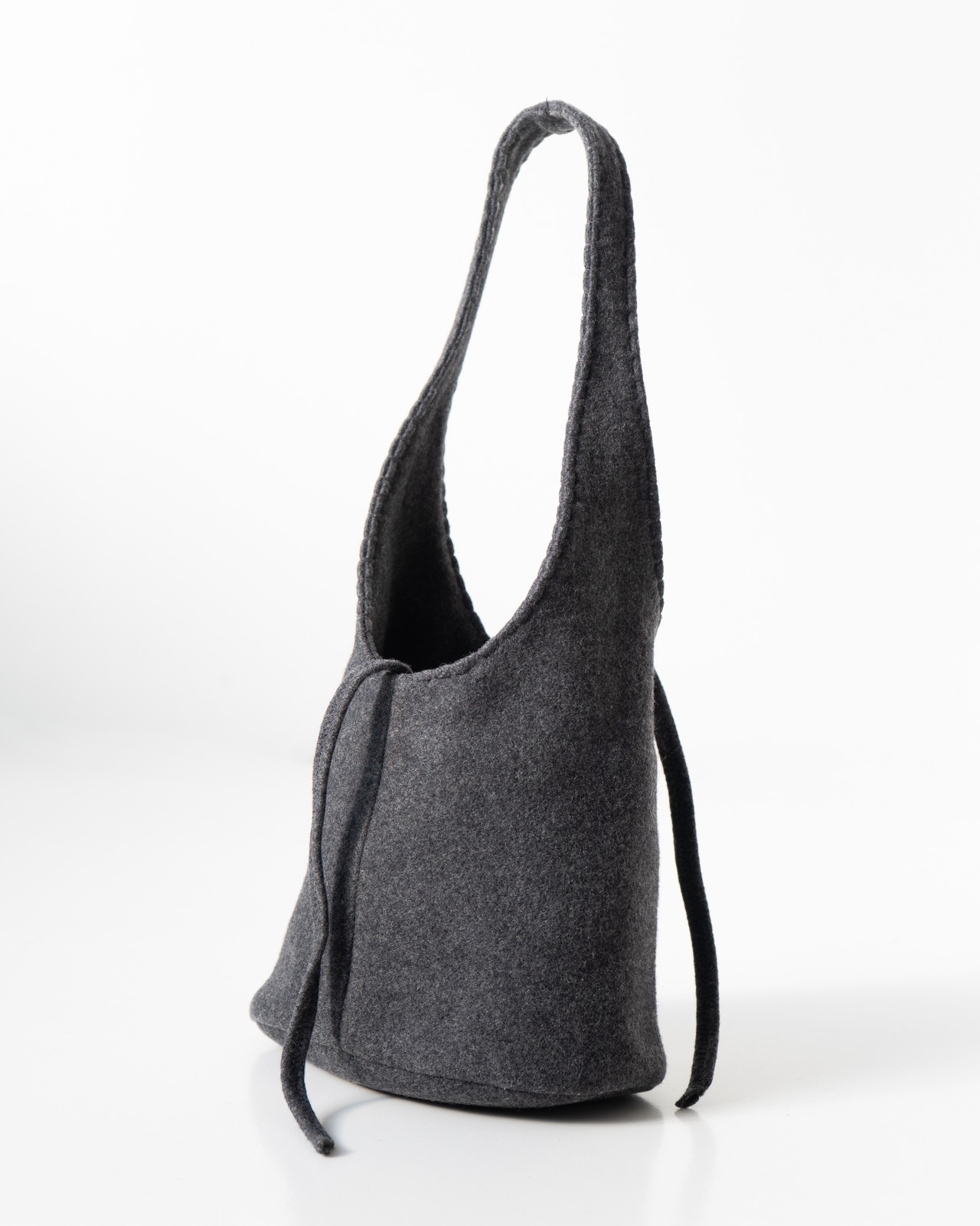 〈miu miu〉Felt Bag