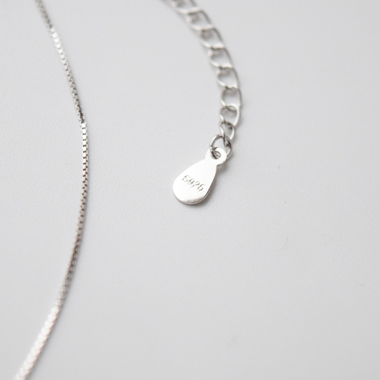 シルバームーンキャットネックレス