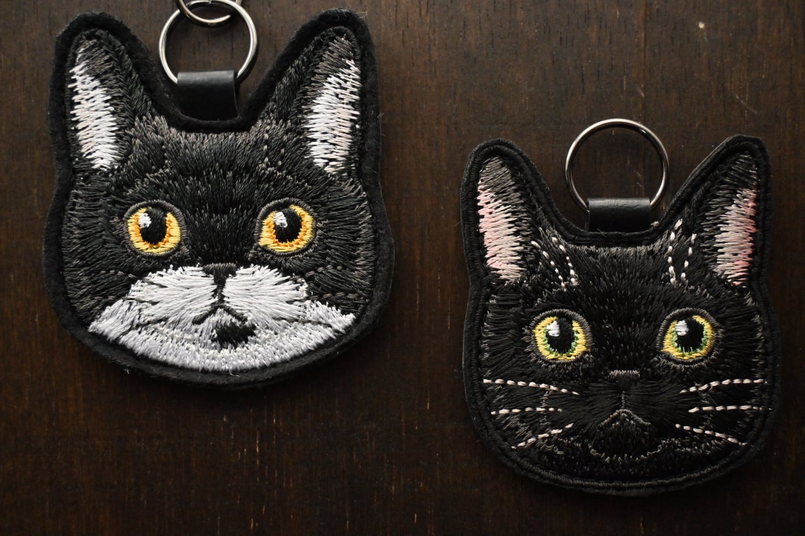 刺繍猫ちゃんのキーホルダー | 猫と暮らす洋裁店