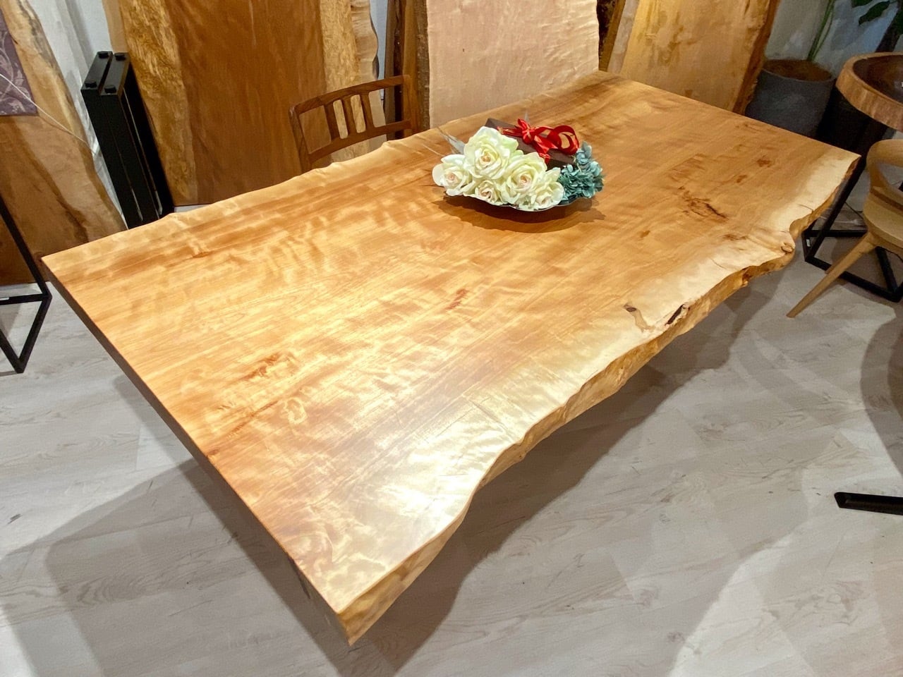 一枚板テーブル樺レジンローテーブル店舗什器コブ杢アイアン