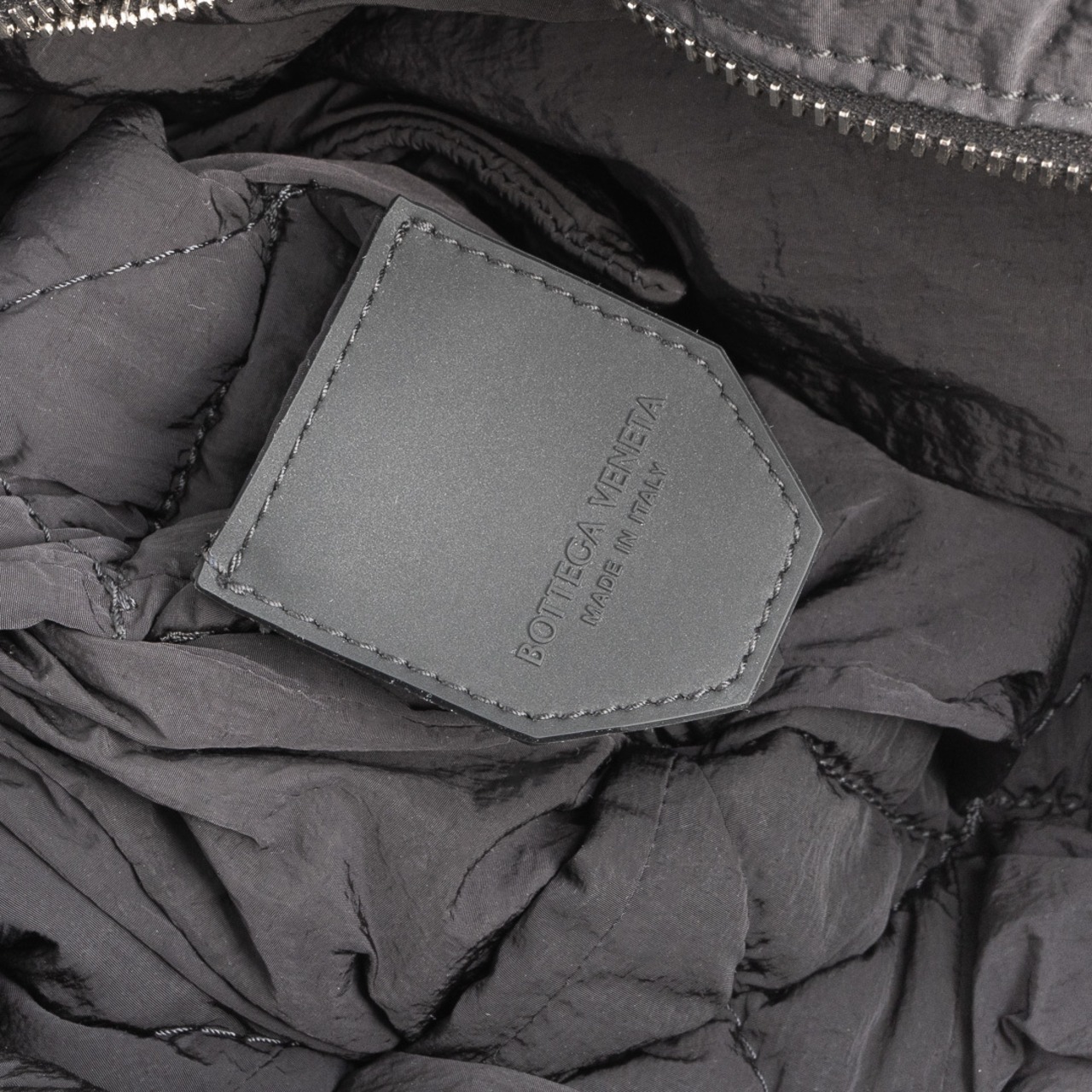 ボッテガヴェネタ パデッド テック カセット ショルダーバッグ ブラック ナイロン