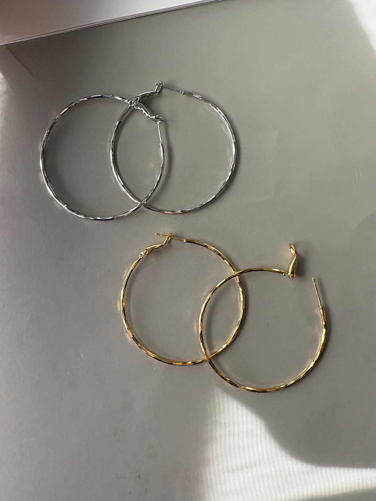 ツイストサークルフープピアス