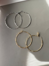 ツイストサークルフープピアス