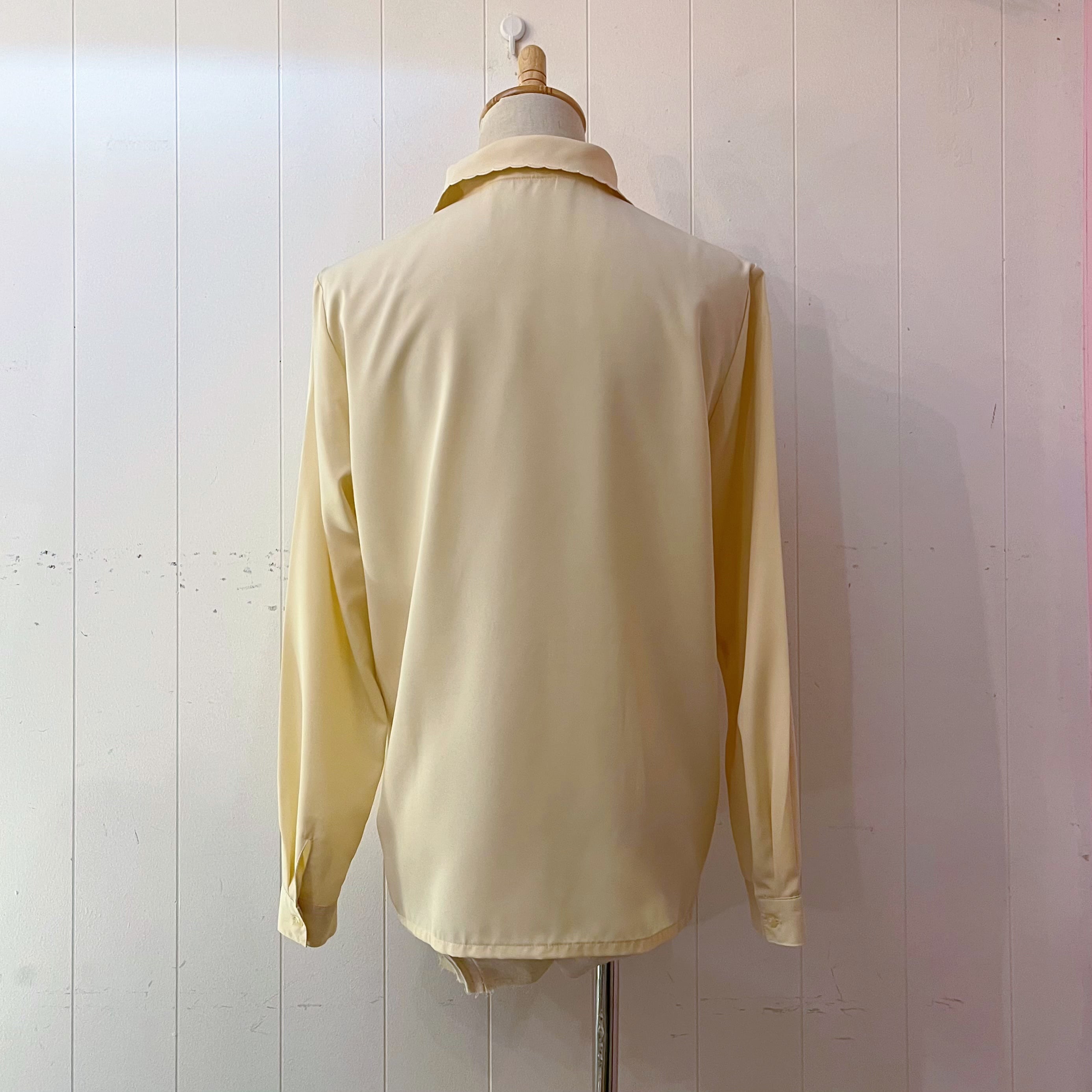 embroidery lace collar cream blouse