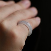 【9号】絶妙なグリーンが何とも言えない！ 天然翡翠リング くり抜き甲丸リング A貨翡翠 jd_rg1161