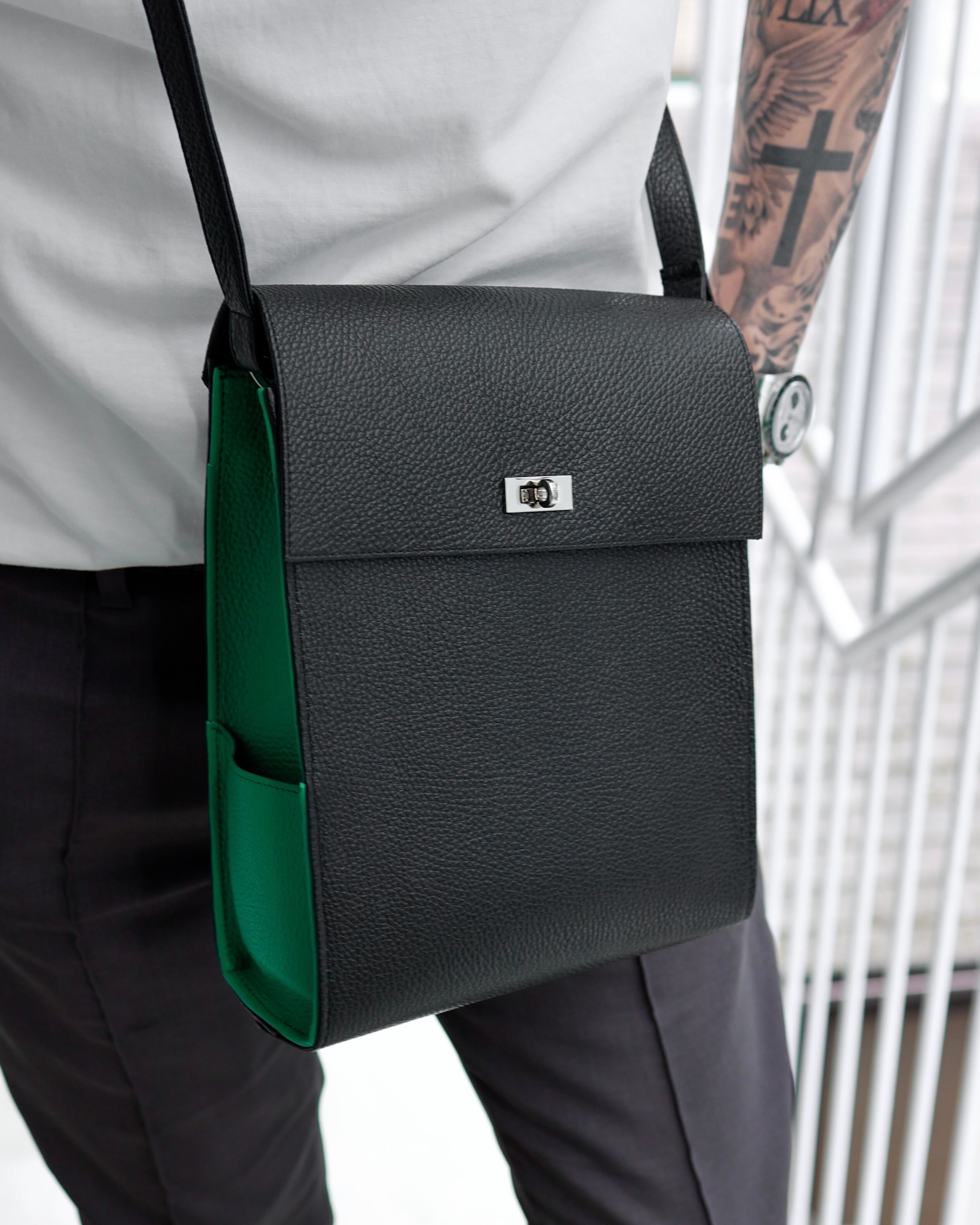 Italian Leather Shoulder Bag【イタリア・マストロット社製】【送料