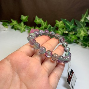 10.うる艶フローライト・ブレスレット