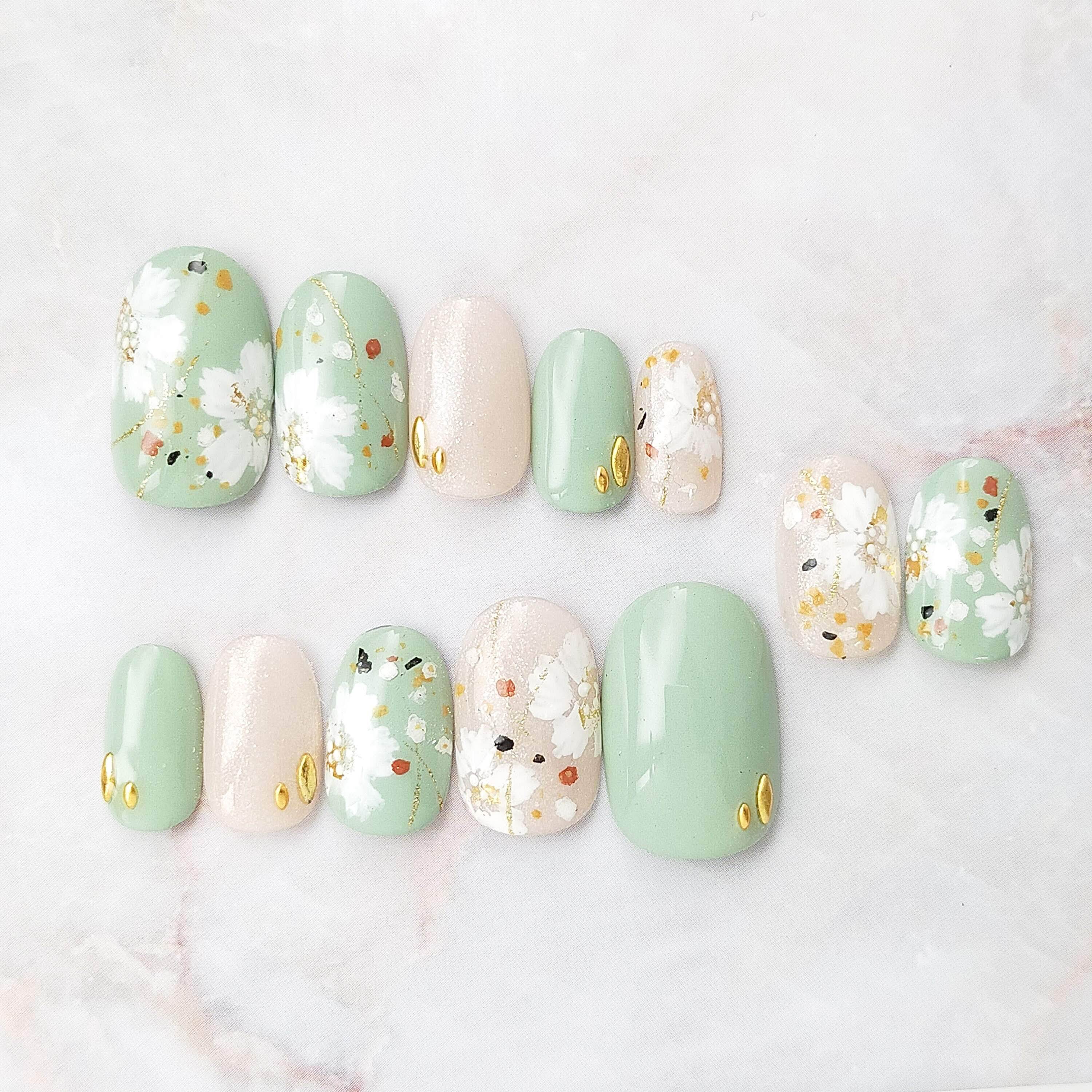 指先が優雅に咲き誇り心安らぐ癒されネイル ウェディング 色打掛 着物 うぐいす色 ネイルチップ専門店aula Nail ーアウラ ネイルー