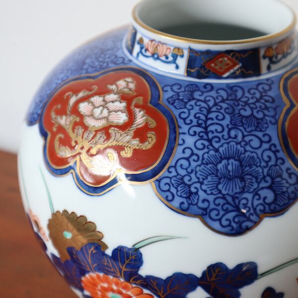 アウトレット】【送料無料】有田焼 7寸明型花瓶 地紋割草花 18-142