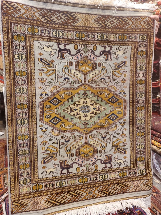 絨毯クエスト50【No.33】 ※現在、こちらの商品はイランに置いてあります。ご希望の方は先ずは在庫のご確認をお願いします。
