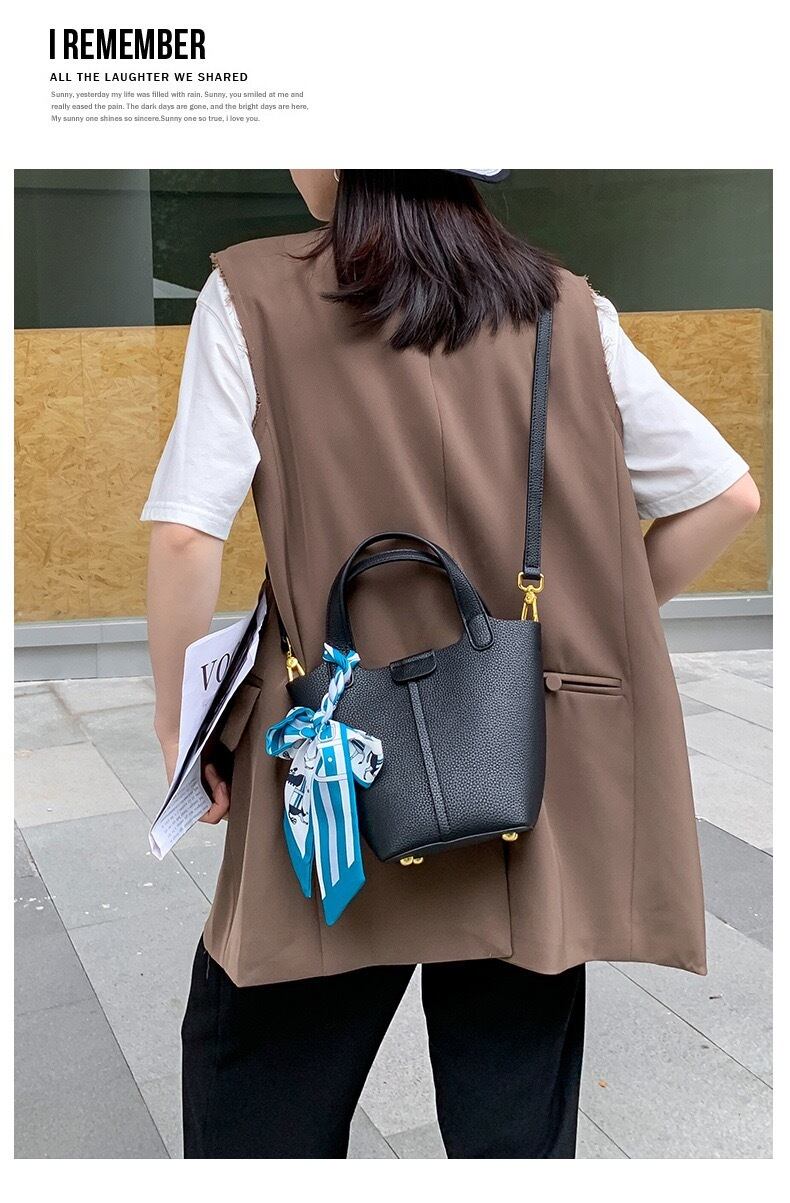 キューブバッグ 本革 カデナ チャーム付 ゴールド S/Mサイズ