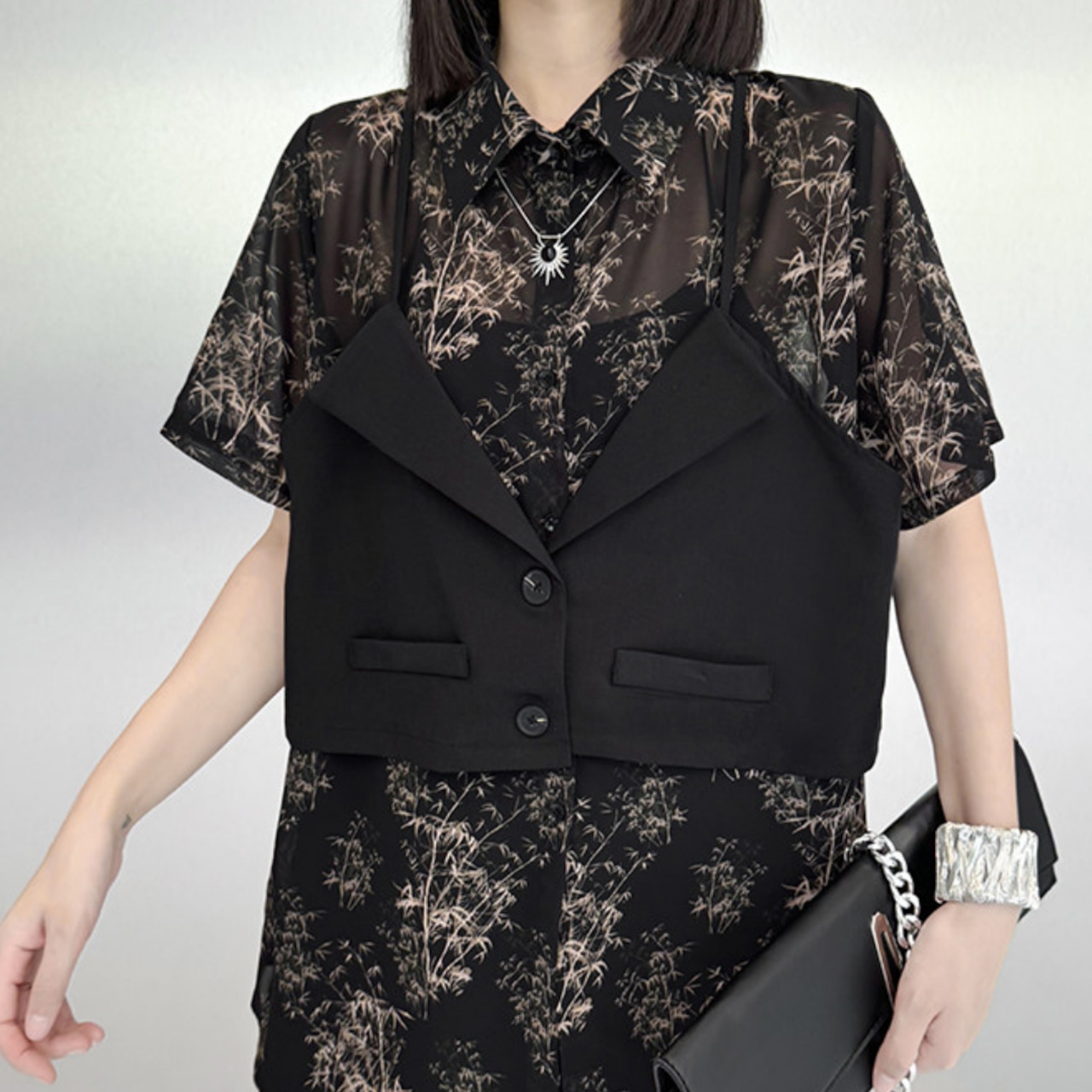 Two-piece shirt + unique shorts (ME395)