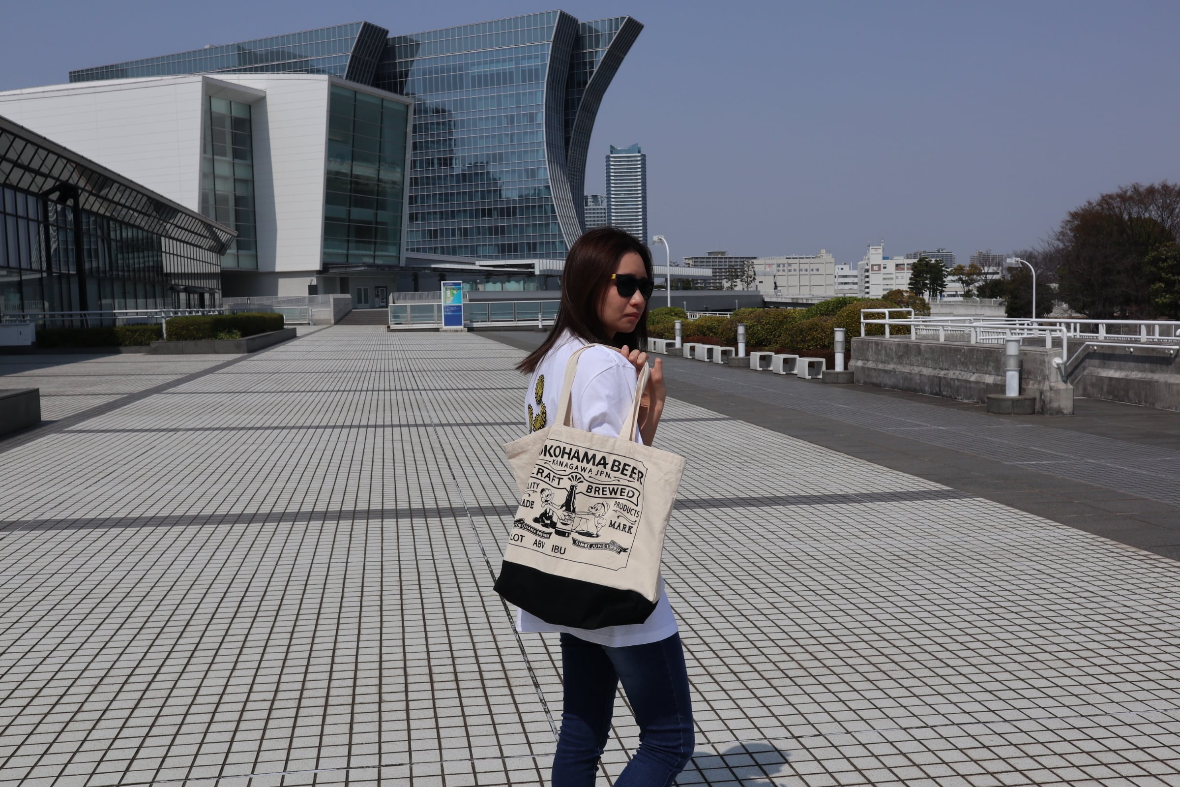 YbeeeラベルトートBAG【ナチュラル ×ブラック】