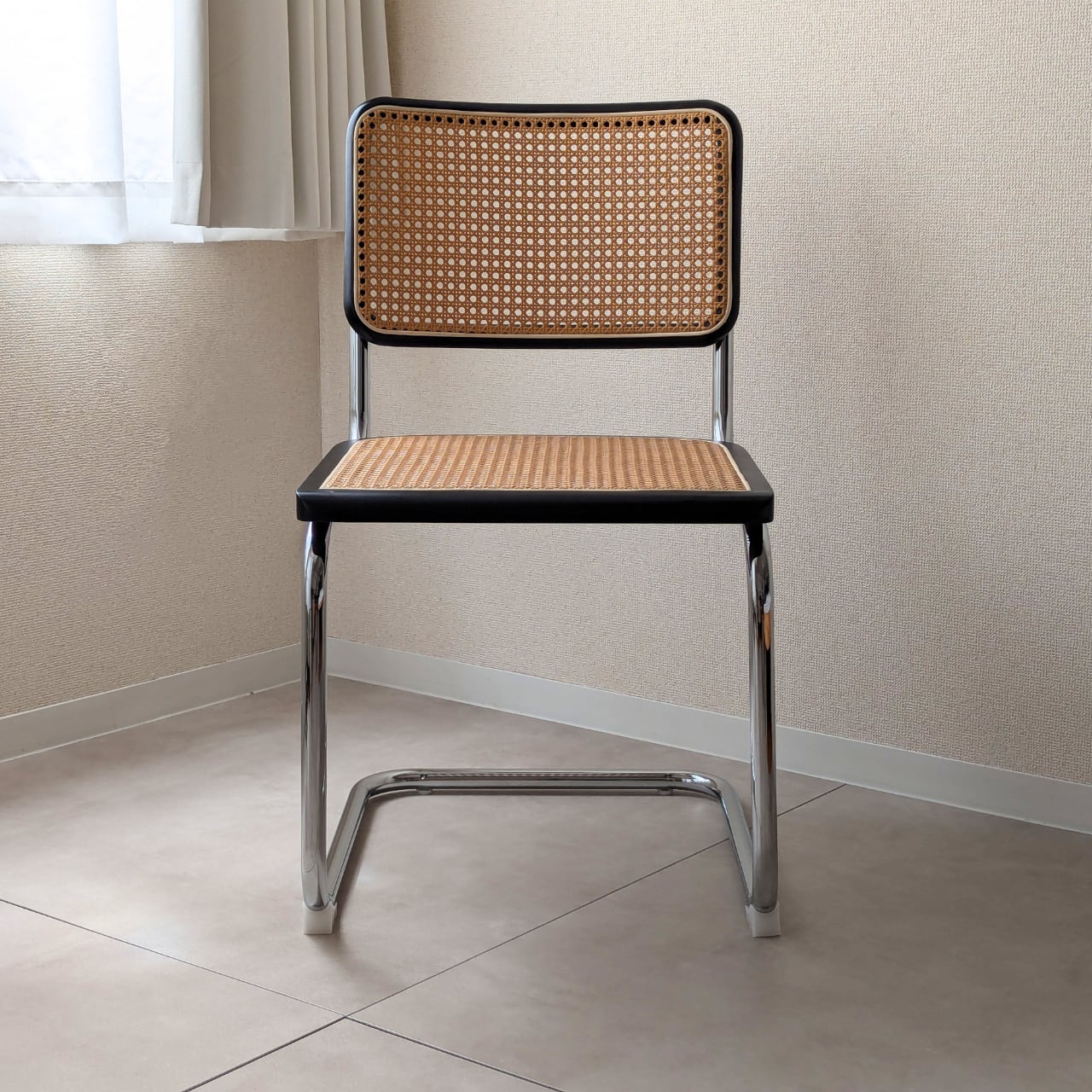 チェスカアームレスチェア ブラック | Reformo