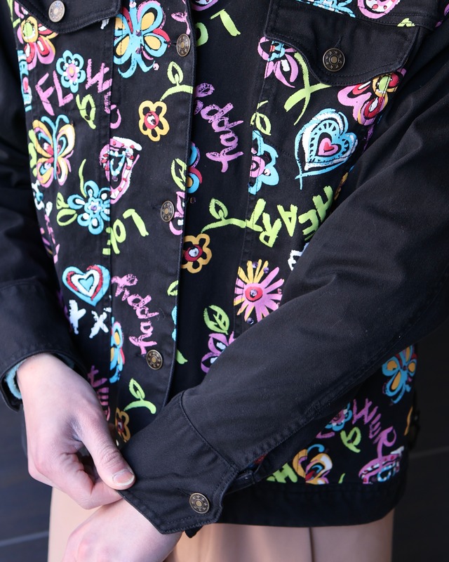 Front design denim jacket