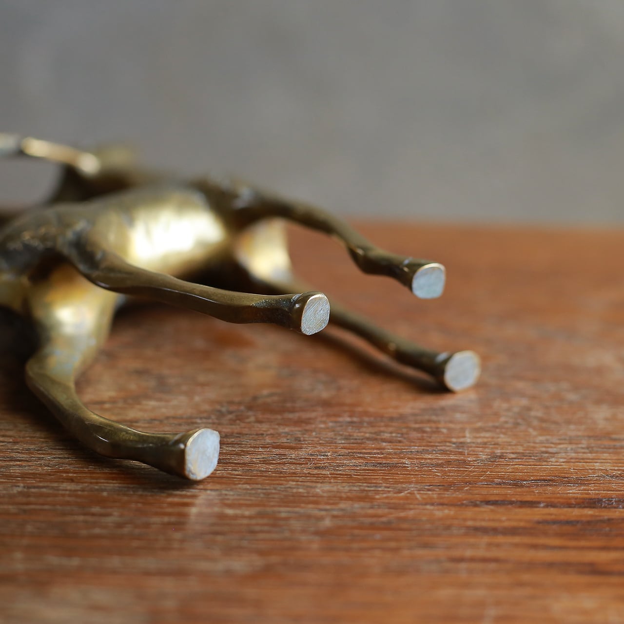 空を見上げる、真鍮のシカ 1 | 木と、輝と。| 一点もの ヴィンテージ