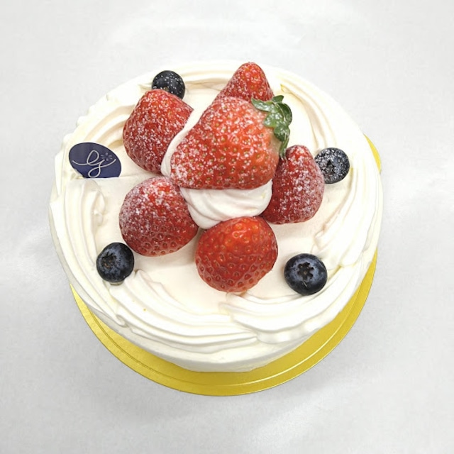 生クリームと真心苺のデコレーションケーキ 6号  Decorated cake with fresh cream and magokoro strawberries No.6
