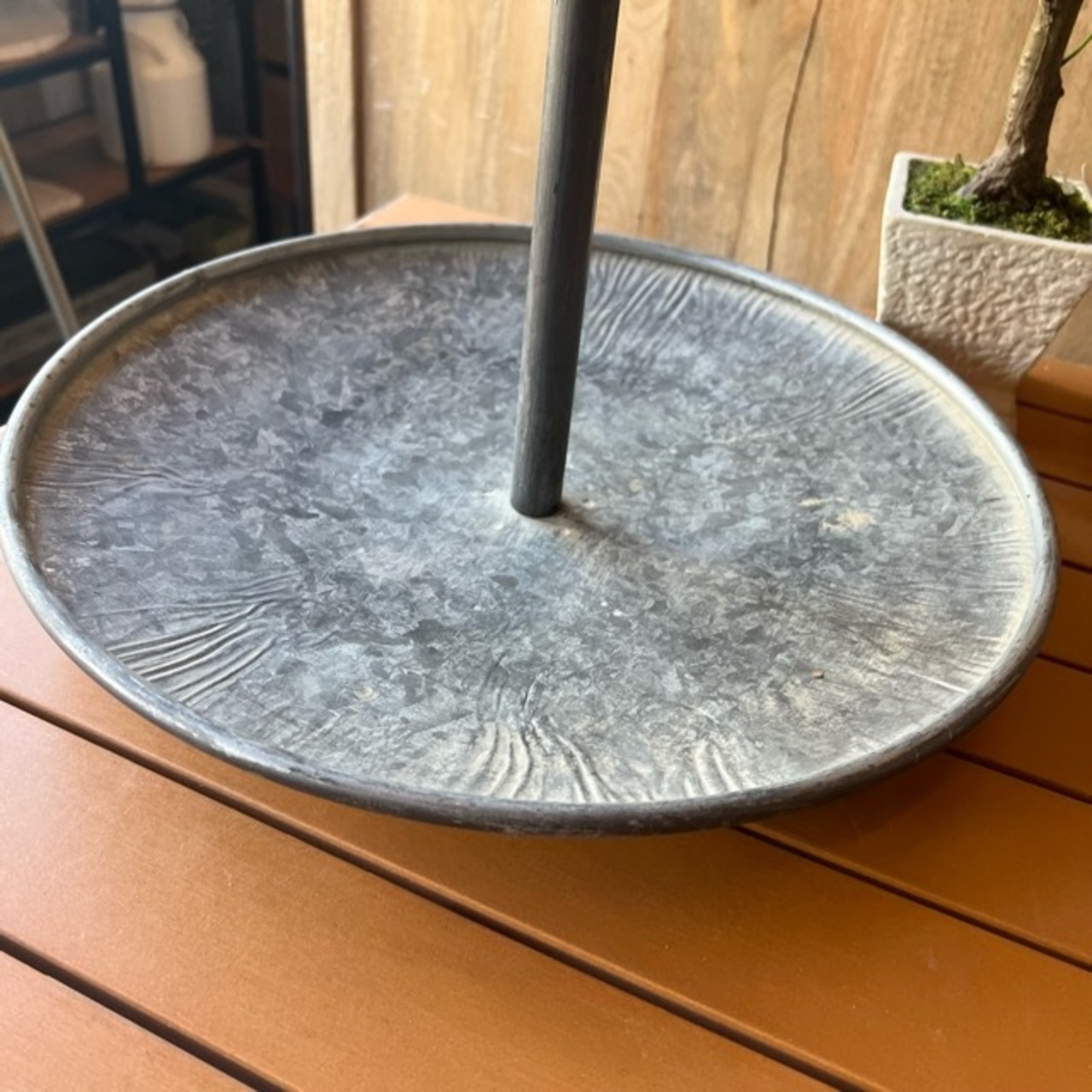 3-Tier Tin Tray　ブリキ3段トレイ　ブリキ　トレイ　アンティーク調　ディスプレイ