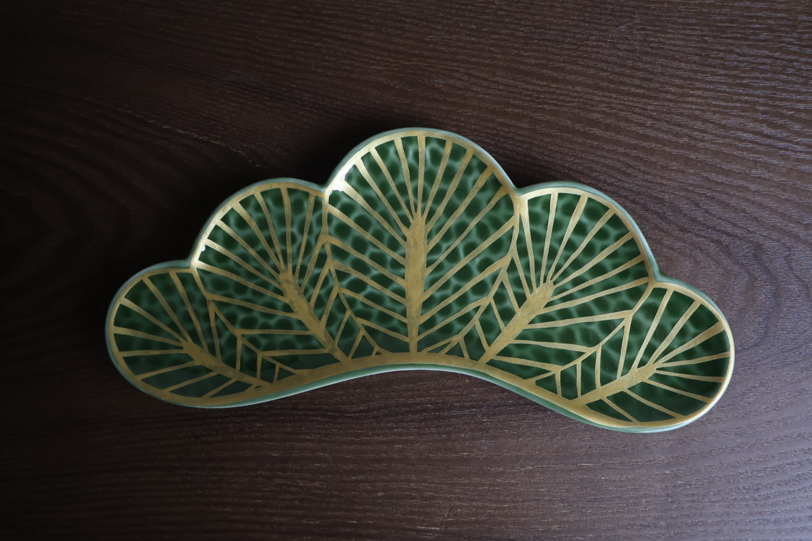 有田焼 幸楽窯 茶緑金 松葉形前菜皿