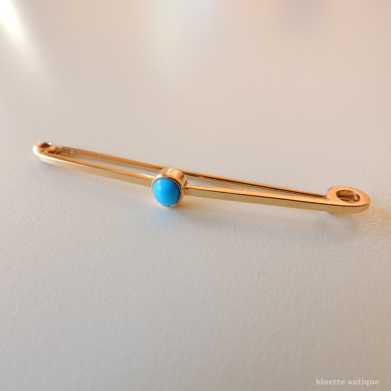 英国アンティークジュエリー 15ctゴールド 天然ターコイズ バーピンブローチ (ソーティングメモ付)