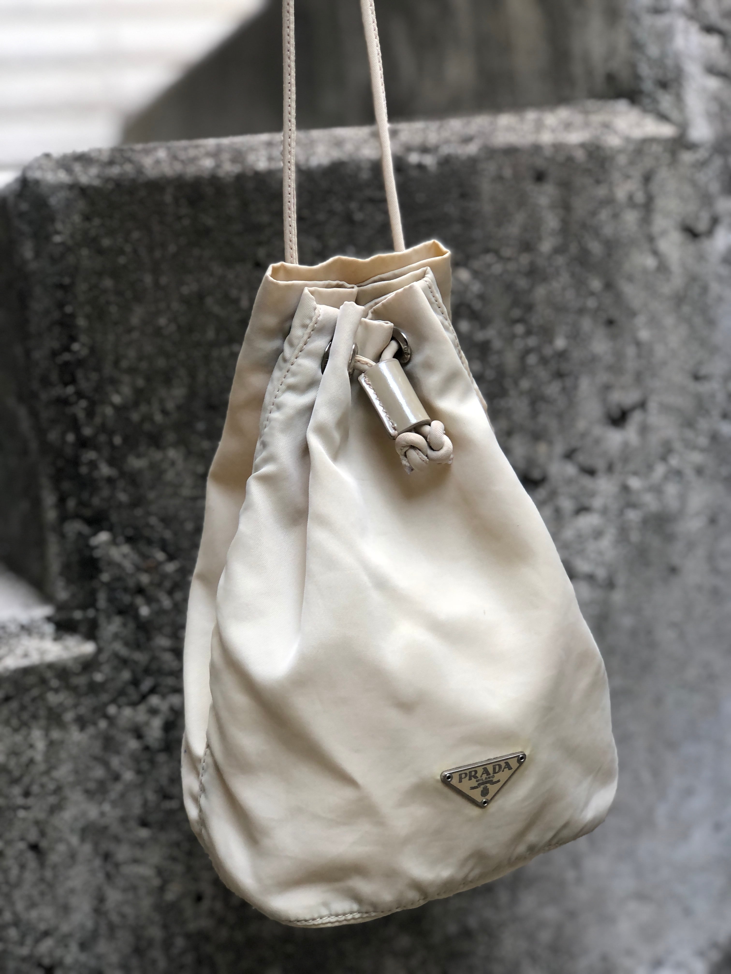 PRADA　プラダ　トライアングルロゴ　ナイロン　ミニバッグ　ハンドポーチ　巾着　ベージュ　vintage　ヴィンテージ　r5k777 |  VintageShop solo powered by BASE