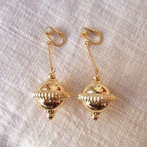 Design ball earring／デザインボール イヤリング