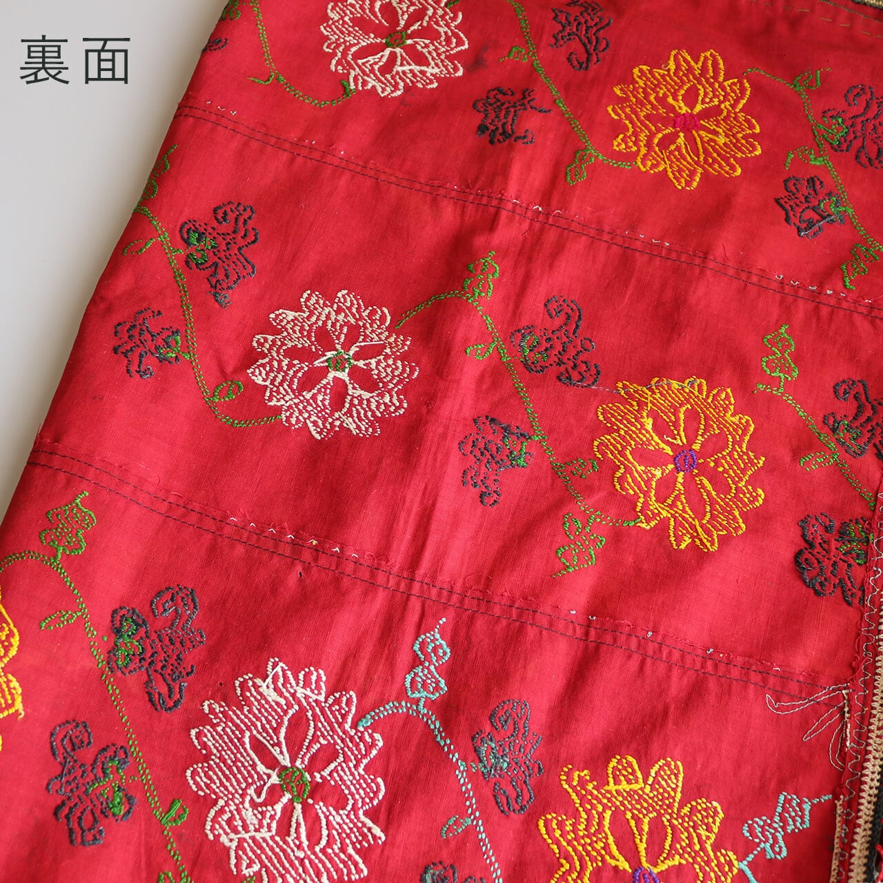 1点もの】スザニ刺繍 クロス レッド フラワー タッセル付 【約92×63cm