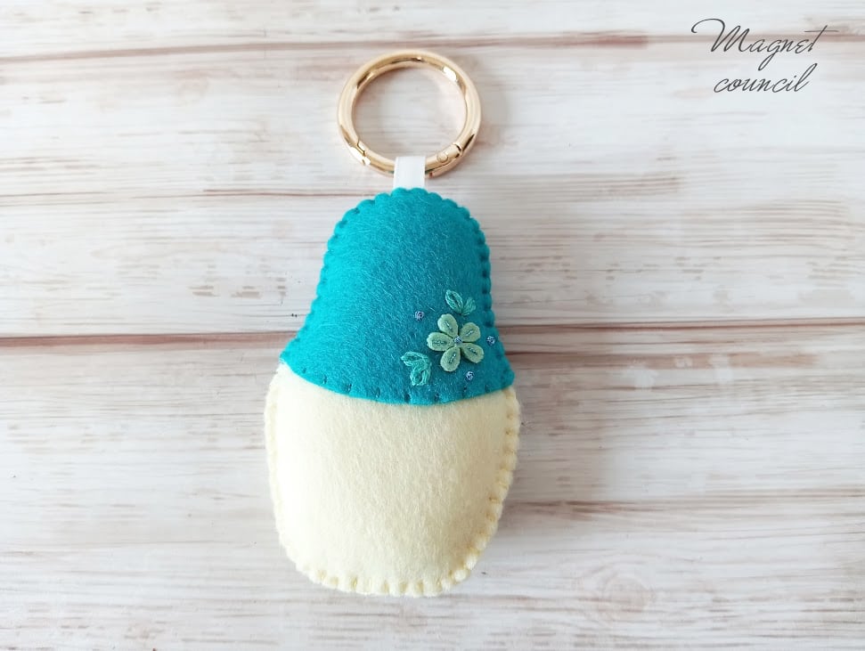 フェルトキーホルダー（マトリョーシカ・グリーン） | ハンドメイド