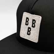 【gifthat別注】Coopers Town Felt on Embroidery Logo Mesh Cap