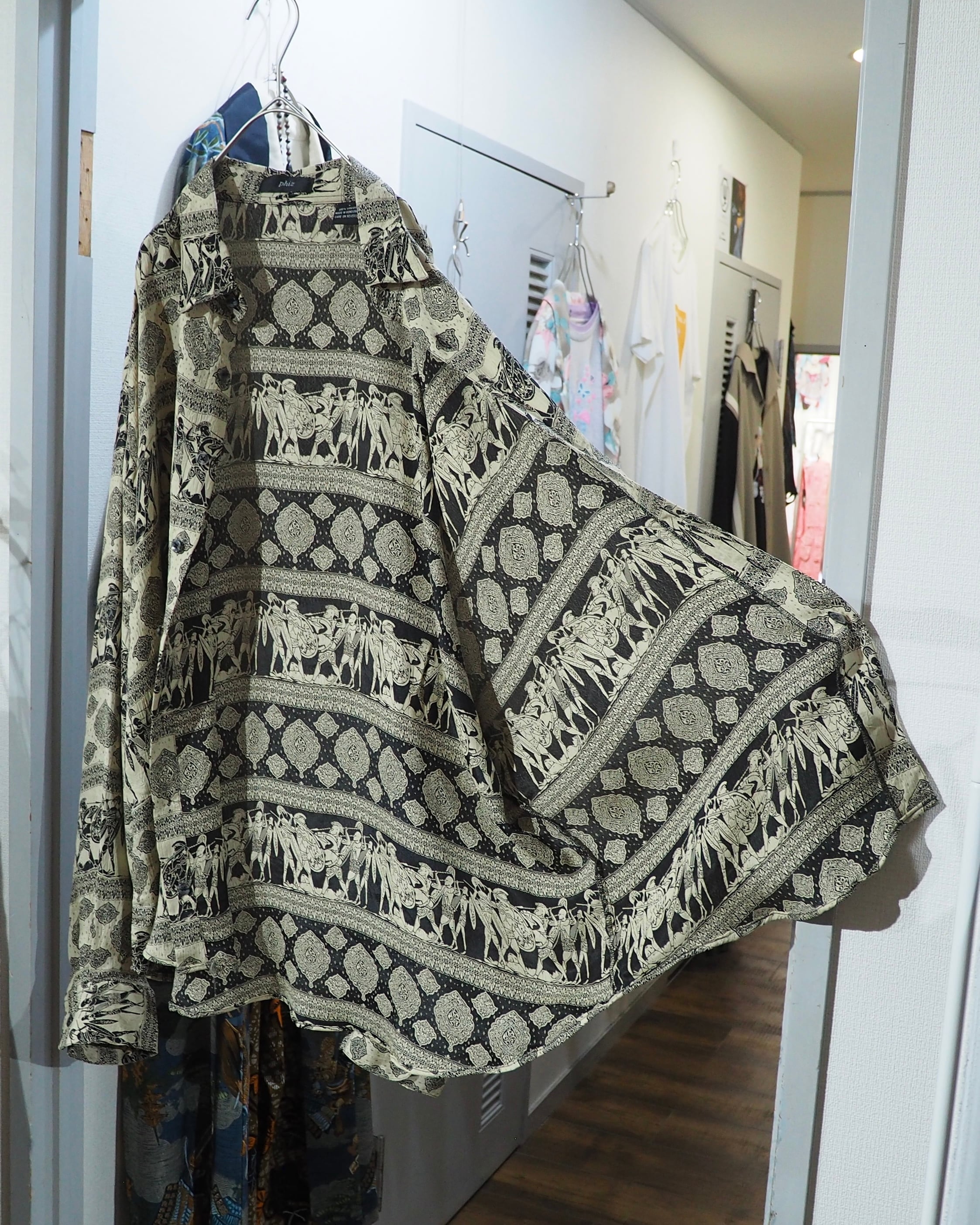 1990s " GOOUCH- Phiz " Soldier × Geometric pattern Embossed vintage Drape loose shirt