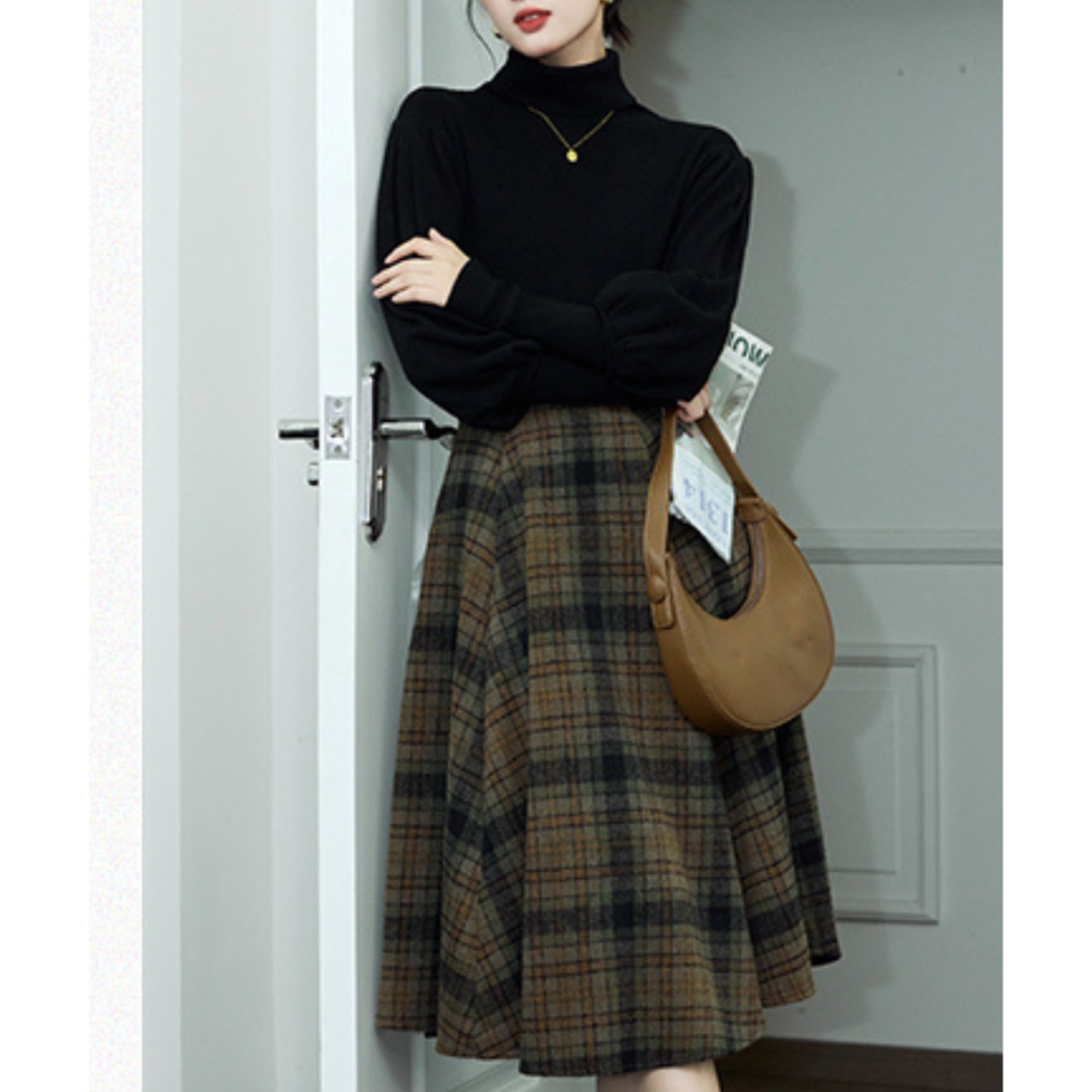 レトロチェックスカートとブラックニットのセットアップ W01405