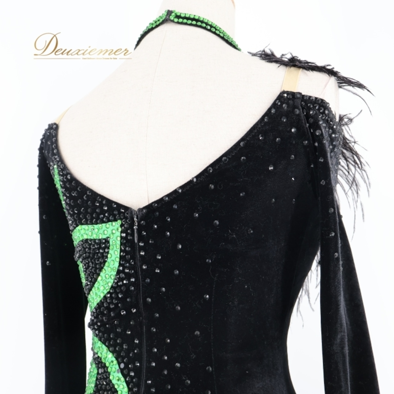社交ダンス 衣装 スタンダードドレス ワンピース ドレス スタンダード 黒 緑 ベロア フリル レース デモ 競技 ダンス パーティ 発表会 上品 羽 高級感 ブラック系 グリーン系 ゴージャス スカート チュール おしゃれ 上品 高級衣装 ショー 衣装 美しい 華やか 大人用