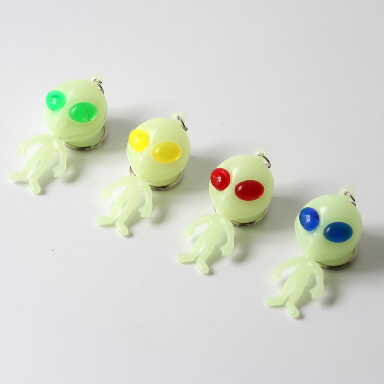 Glow Alien Keychain "Blue"/キーホルダー/宇宙/エイリアン/DETAIL