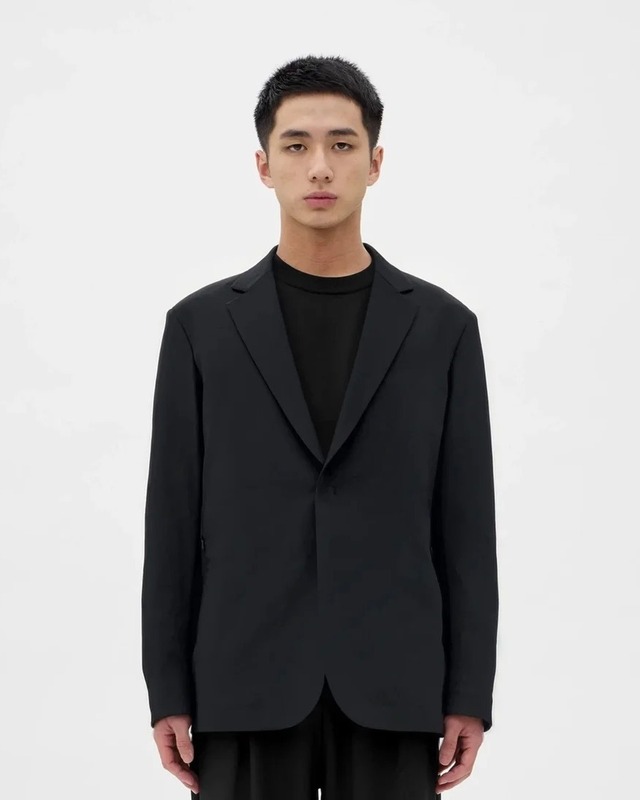 【DESCENTE ALLTERRAIN I/O】（デサント オルテライン） テックスリムテーラードジャケット ブラック