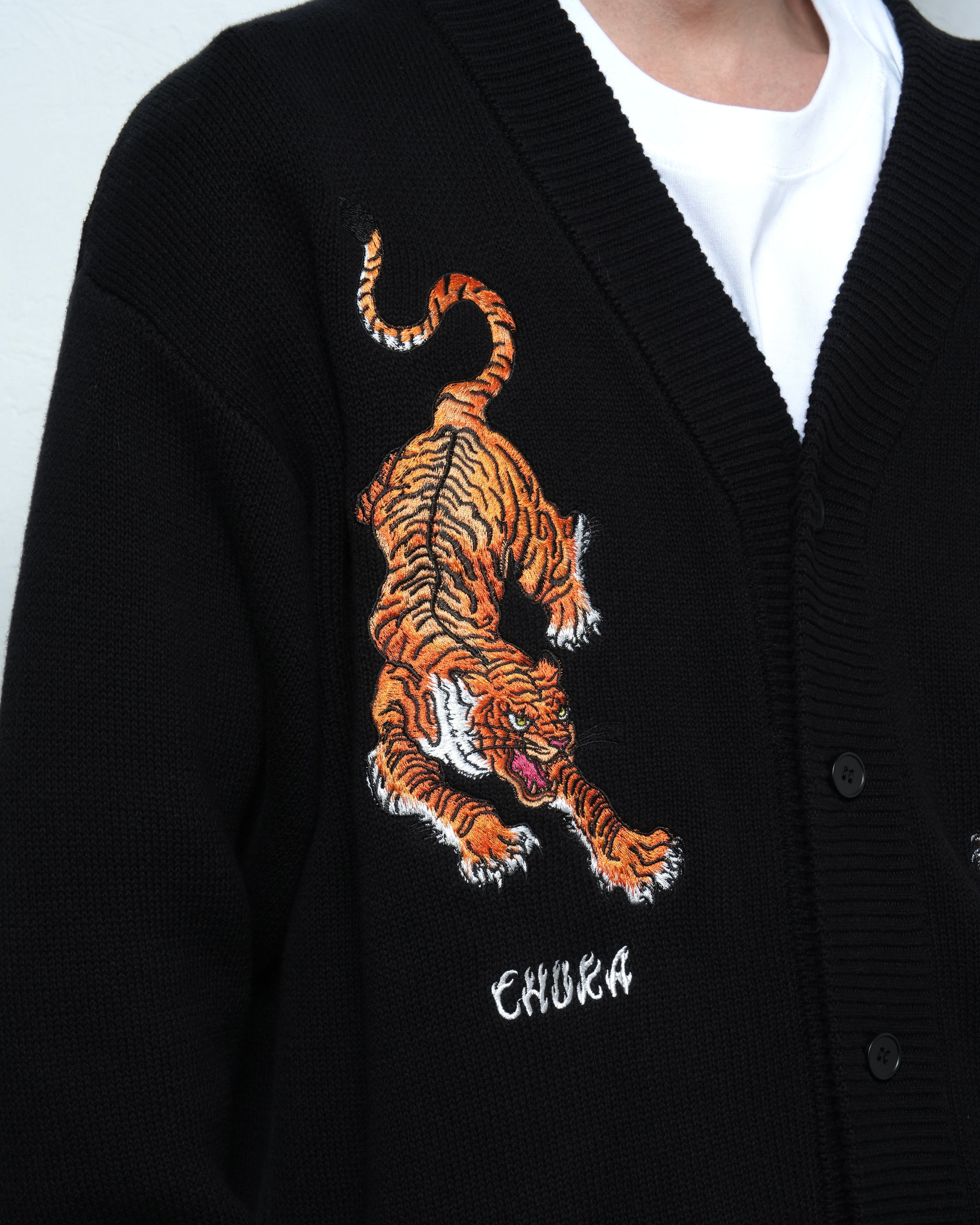 チュウカタベタイ 虎刺繍 カーディガン Tiger line cardigan】 本日販売開始‼️ 両胸の和柄虎刺繍に惹か