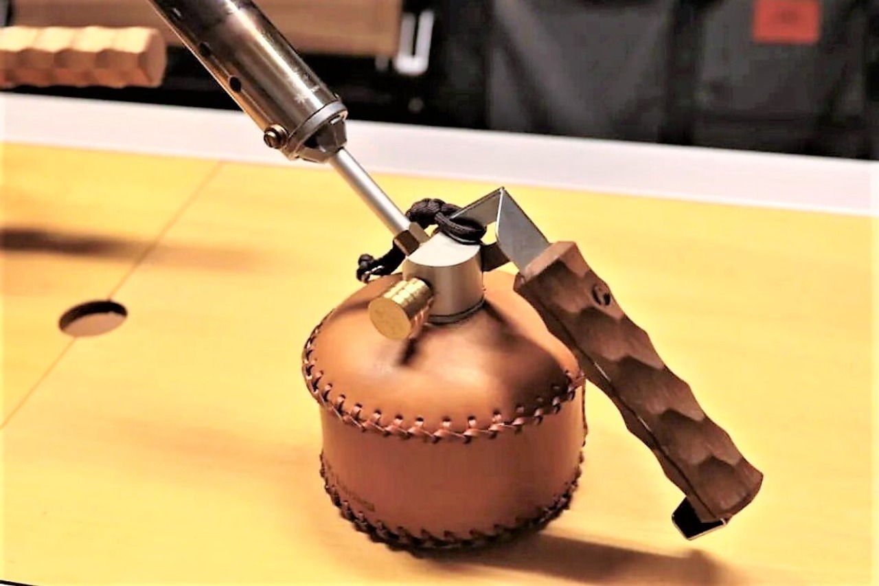 ﾌｫ-ﾙﾃﾞｨﾝｸﾞﾄ-ﾁ＆ﾘﾄﾙﾗﾝﾌﾟﾉｸﾀｰﾝに合う真鍮ﾂﾏﾐ（方位磁針柄）