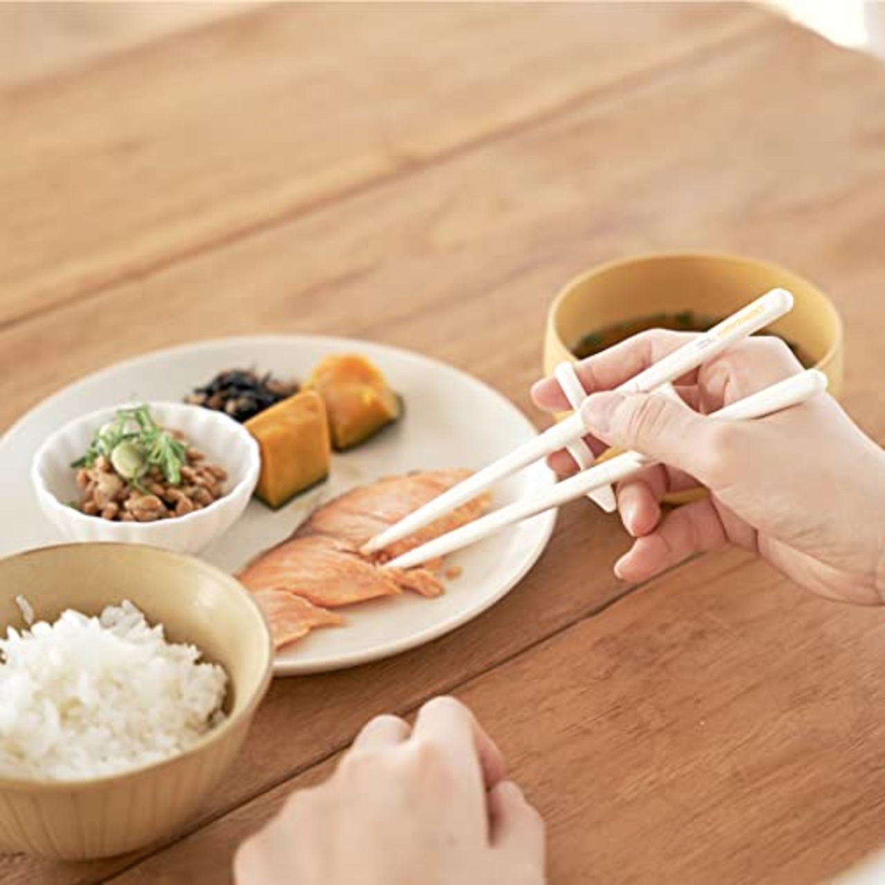 EDISONmama(エジソンママ) エジソンのお箸II 右手用 ホワイト 入学〜手の小さい大人 18.5cm 授乳・食事用品 食器・テーブルウェア リング 指位置調整 すべり止め加工 交差防止 掴みやすい 洗浄簡単