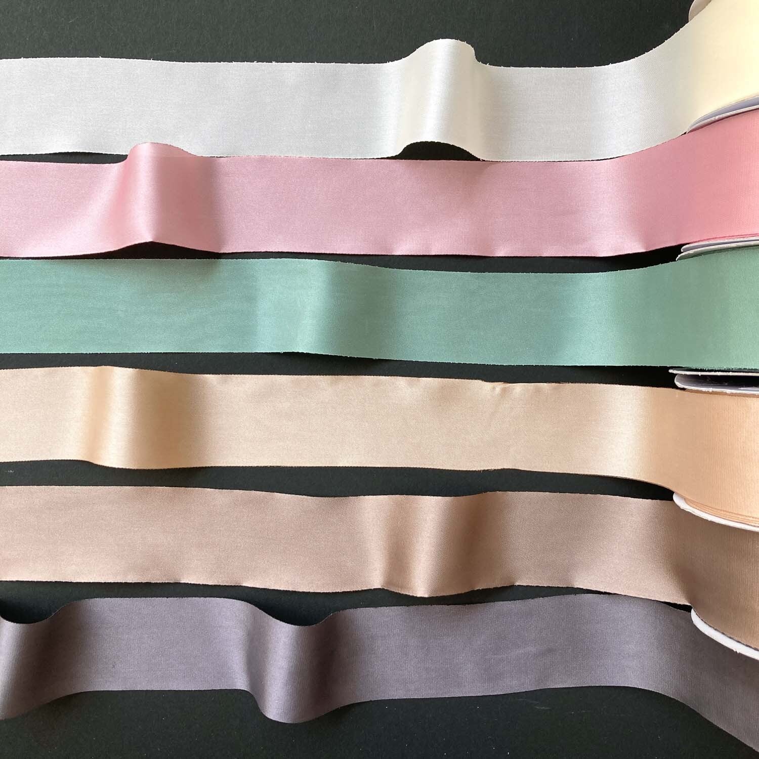 シンプルなシルク風リボン（40mm巾・50cm〜） | Dua-アクセサリー