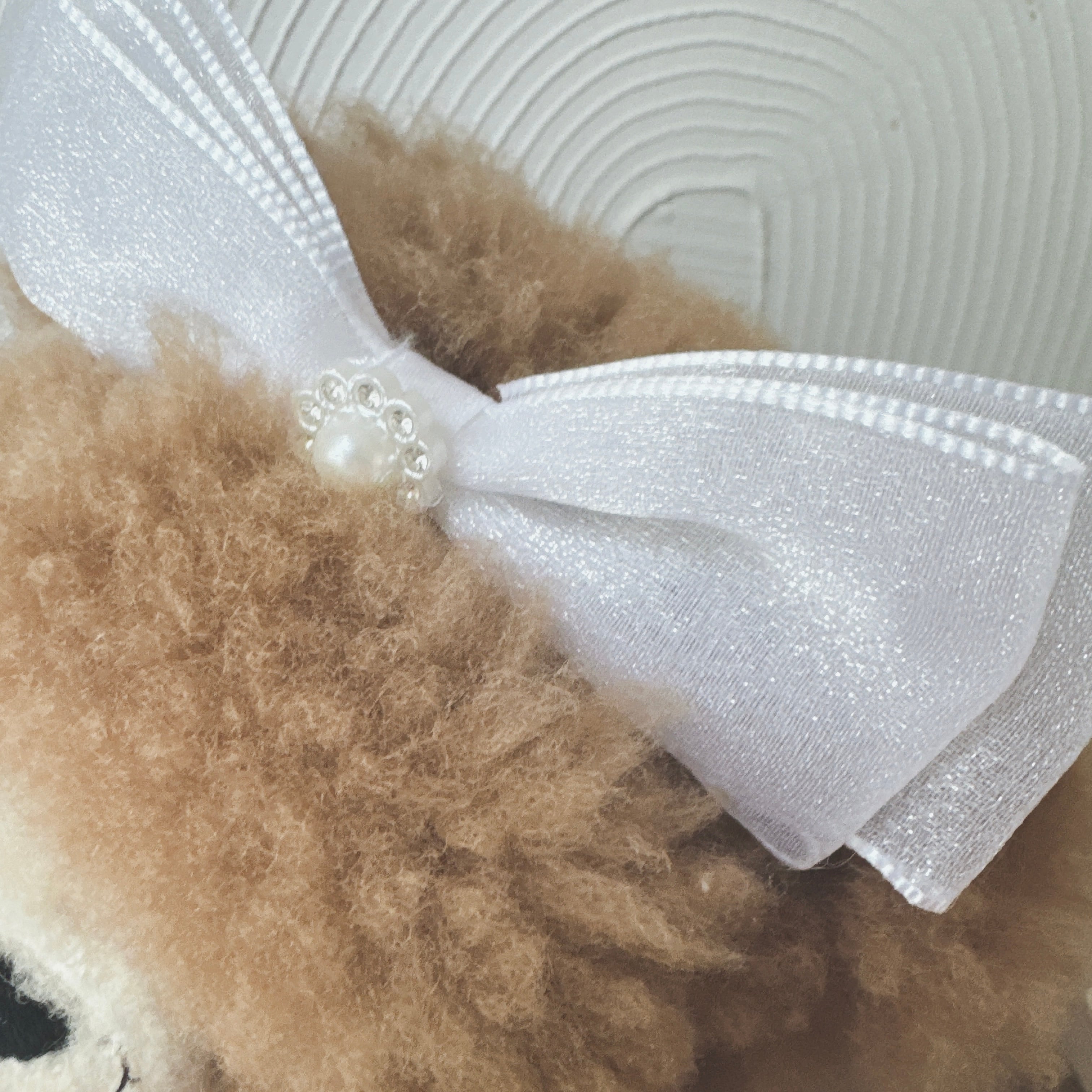 立ってるキラキラパール付きシフォンのヘアバンド